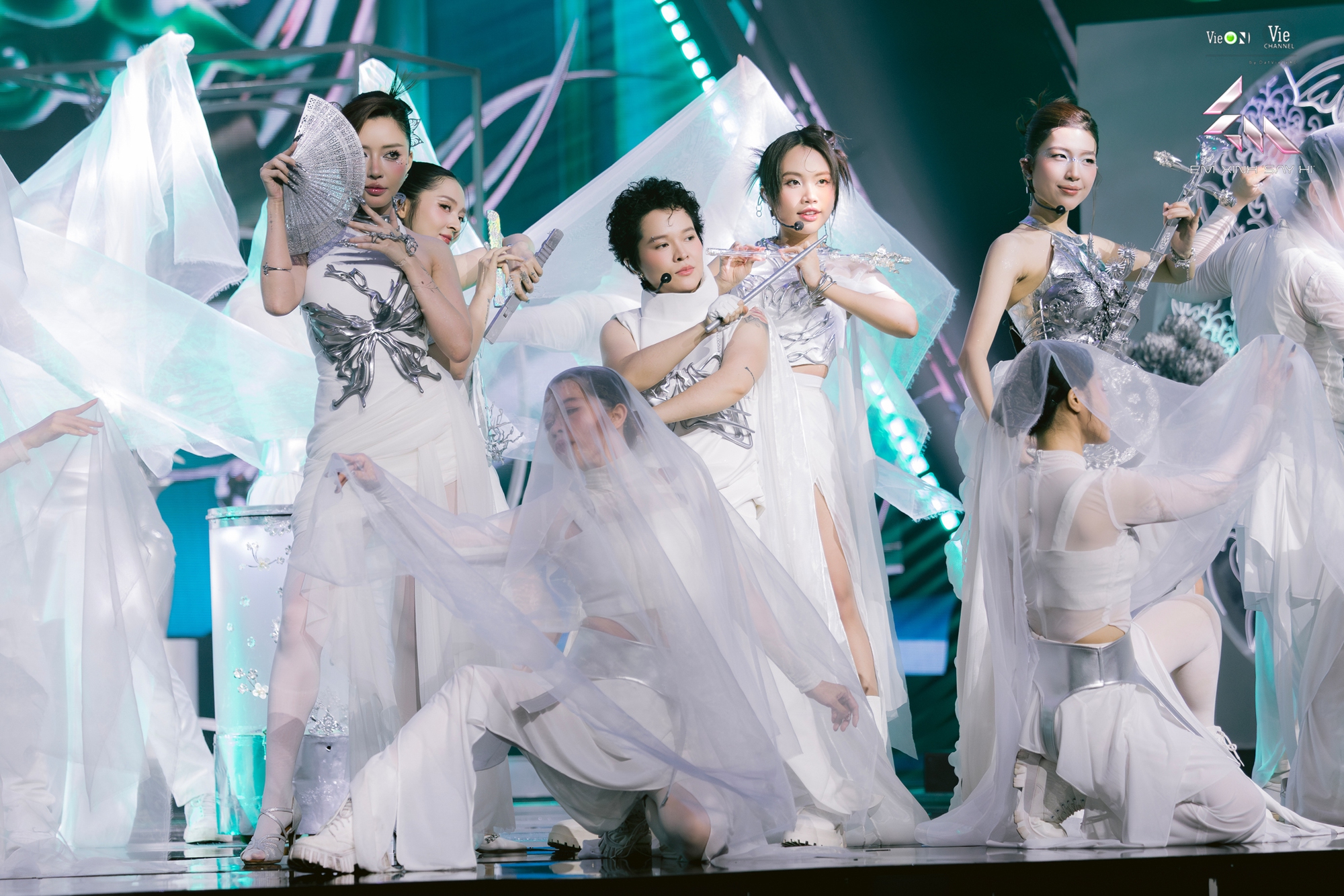 Live Stage 1 Em Xinh Say Hi - phiên bản premium của Anh Trai Say Hi- Ảnh 7.