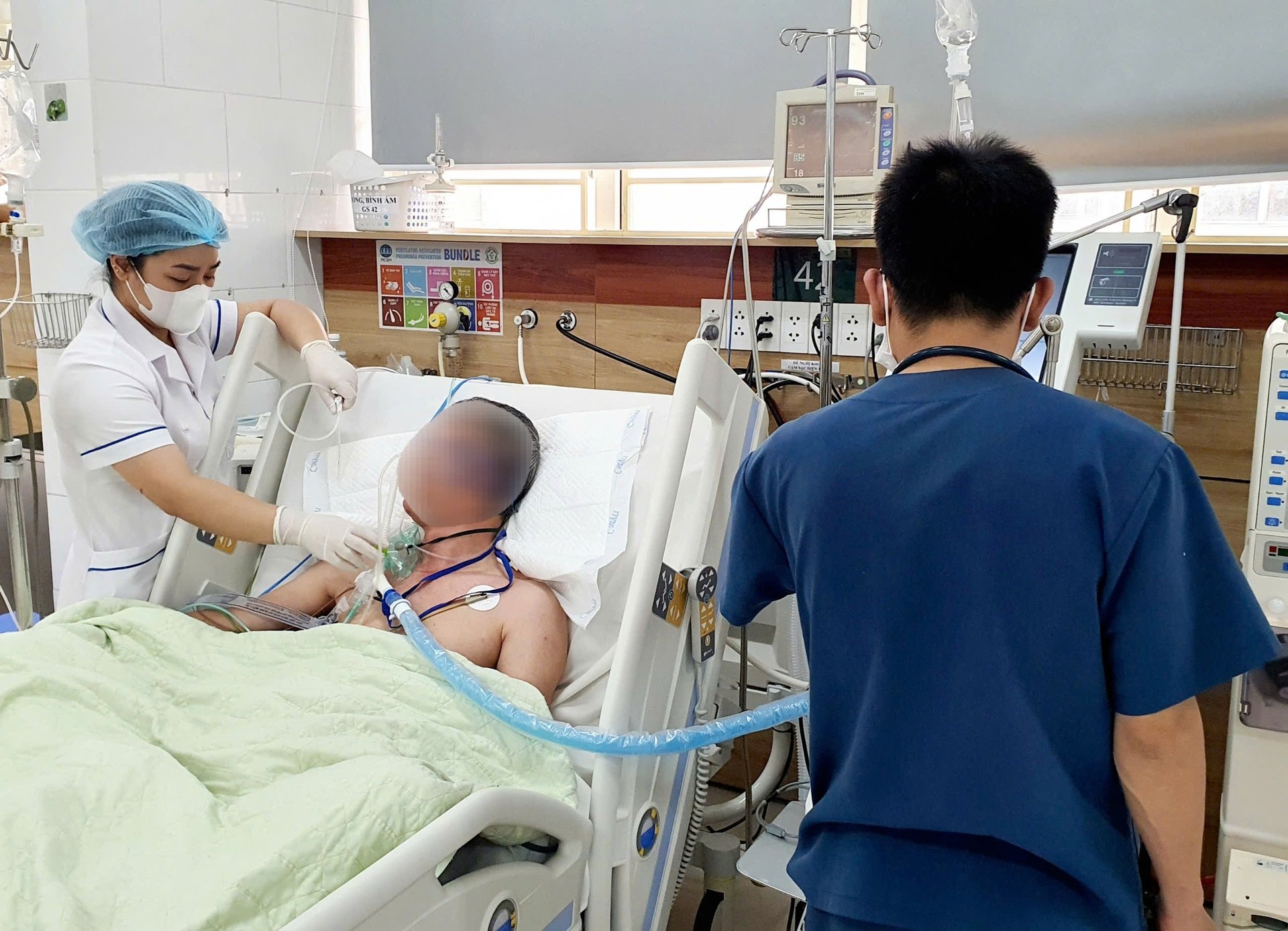 Sau khi ngậm cồn sát trùng chữa đau răng, người đàn ông chảy máu não, hôn mê- Ảnh 1.