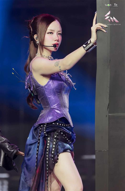 Live Stage 1 Em Xinh Say Hi - phiên bản premium của Anh Trai Say Hi- Ảnh 14.