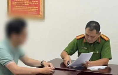 Nam thanh niên có hành vi biến thái, "thoát y" đuổi theo cô gái lúc nửa đêm- Ảnh 1.