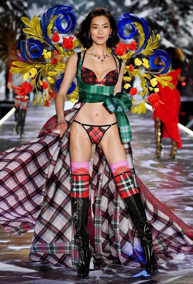 HOT nhất chiều nay: Siêu mẫu Victoria’s Secret bí mật kết hôn với 