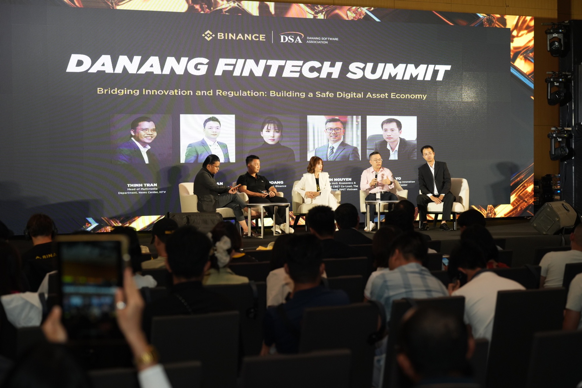 Các chuyên gia thảo luận sôi nổi về tài sản số, blockchain tại Đà Nẵng- Ảnh 1. Các chuyên gia thảo luận sôi nổi về tài sản số, blockchain tại Đà Nẵng- Ảnh 1.