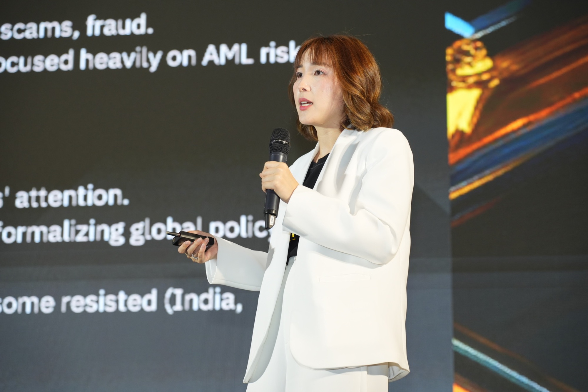 Các chuyên gia thảo luận sôi nổi về tài sản số, blockchain tại Đà Nẵng- Ảnh 2. Các chuyên gia thảo luận sôi nổi về tài sản số, blockchain tại Đà Nẵng- Ảnh 2.