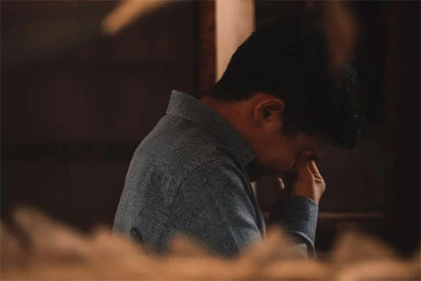 Người đàn ông bất ngờ bị kiện bởi khoản nợ xấu hơn 27 tỷ đồng dù "chưa từng ký tên", toà phán: “Anh thật sự không cần trả một đồng nào”- Ảnh 1.