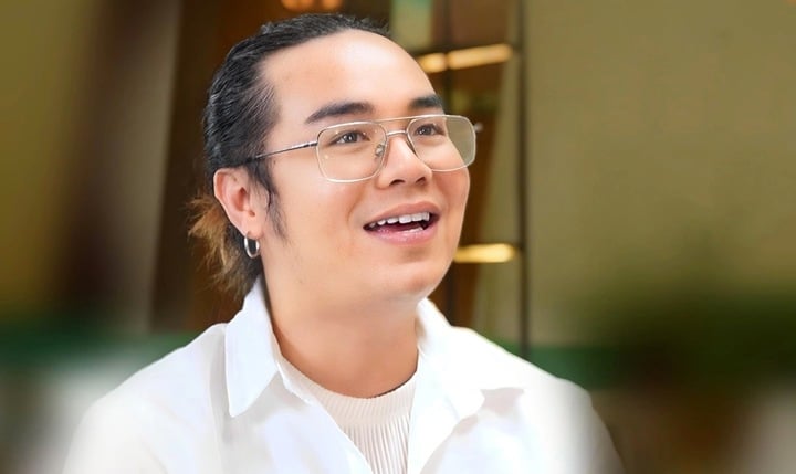 "Thần đồng âm nhạc" lừng lẫy giờ chật vật với nghề, từng làm nhân viên quán bar- Ảnh 4.
