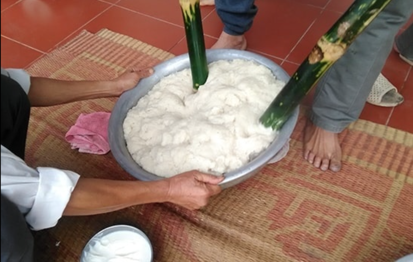Món xôi "giã cả buổi" của người Nam Định: Nhìn vừa giống bánh dày, vừa giống bánh đúc nhưng tên gọi cực thú vị- Ảnh 2.