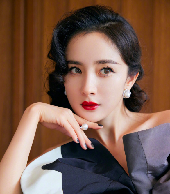 Dương Mịch – Lưu Thi Thi – Triệu Lệ Dĩnh: Ai mới thực sự đang tụt dốc trong cuộc đua hậu lưu lượng?- Ảnh 1.