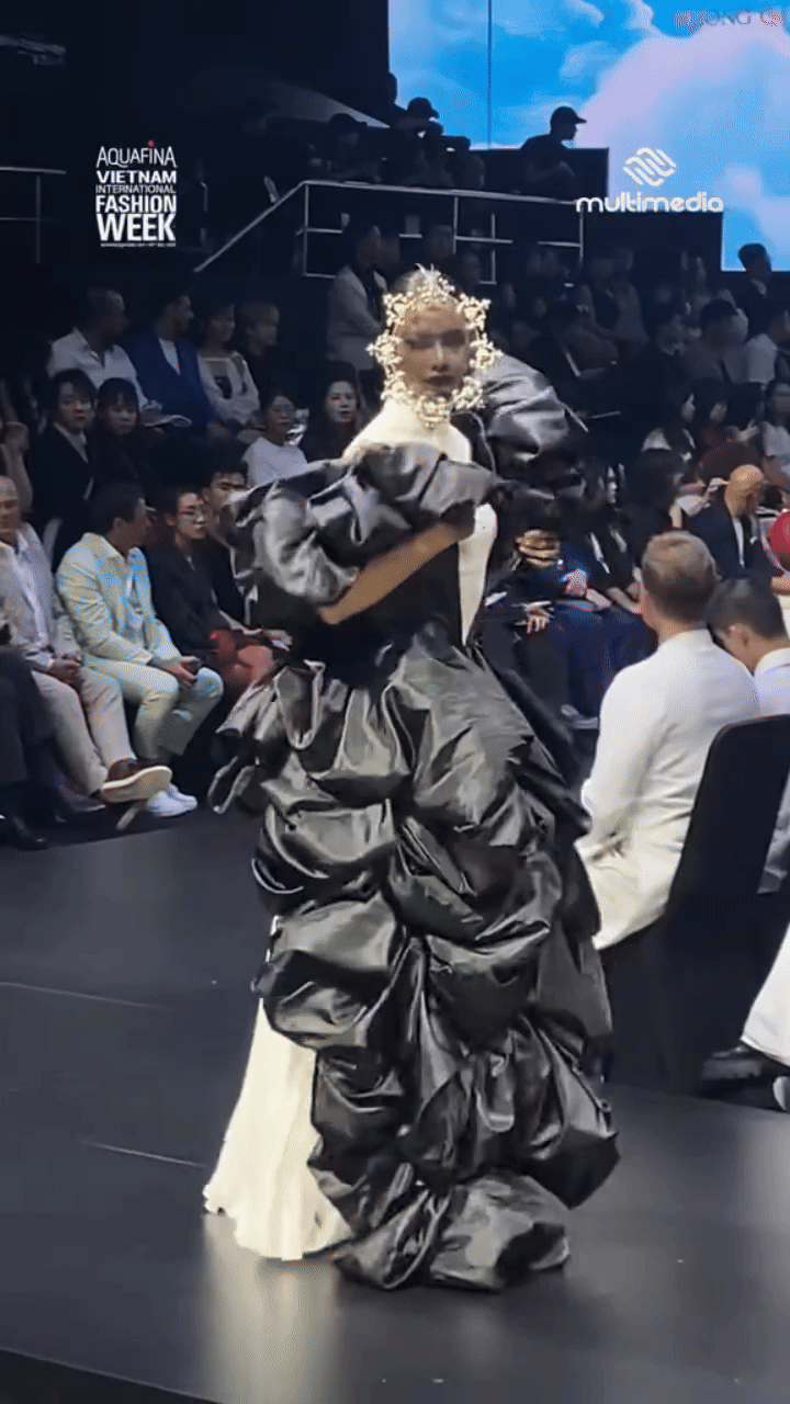 Chủ đề ngày 3 Vietnam International Fashion Week là té ngã hay sao?- Ảnh 8.