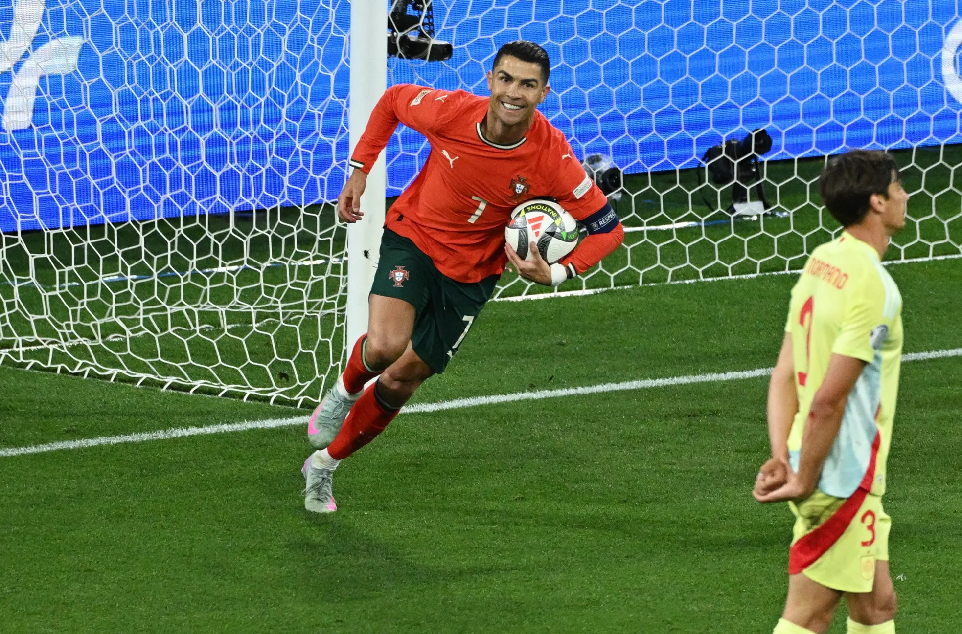 Vô địch ở tuổi 40, Ronaldo lại viết nên chương mới, với những kỷ lục mới- Ảnh 4.