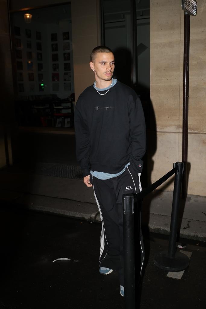 Romeo Beckham nghi qua đêm bên người mẫu hơn 7 tuổi chỉ sau 2 ngày công khai 
