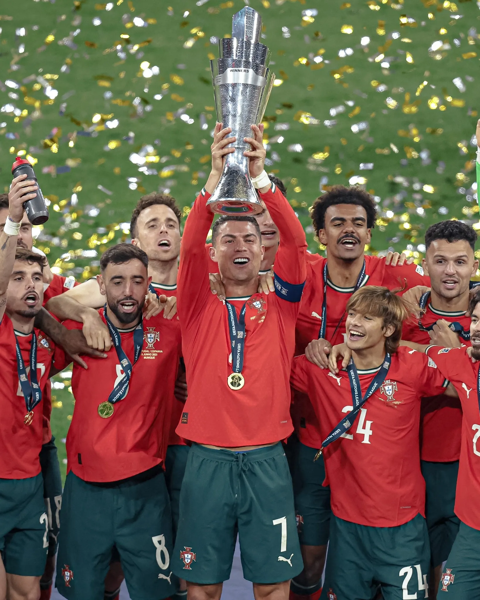 Vô địch ở tuổi 40, Ronaldo lại viết nên chương mới, với những kỷ lục mới- Ảnh 3.