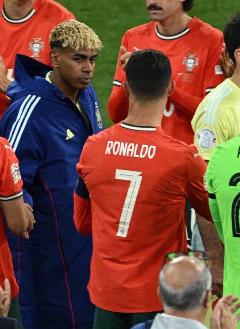 Ronaldo khóc nức nở khi vô địch ở tuổi 40: Huyền thoại vừa viết xong chương sử vĩ đại nhất đời mình!- Ảnh 8.