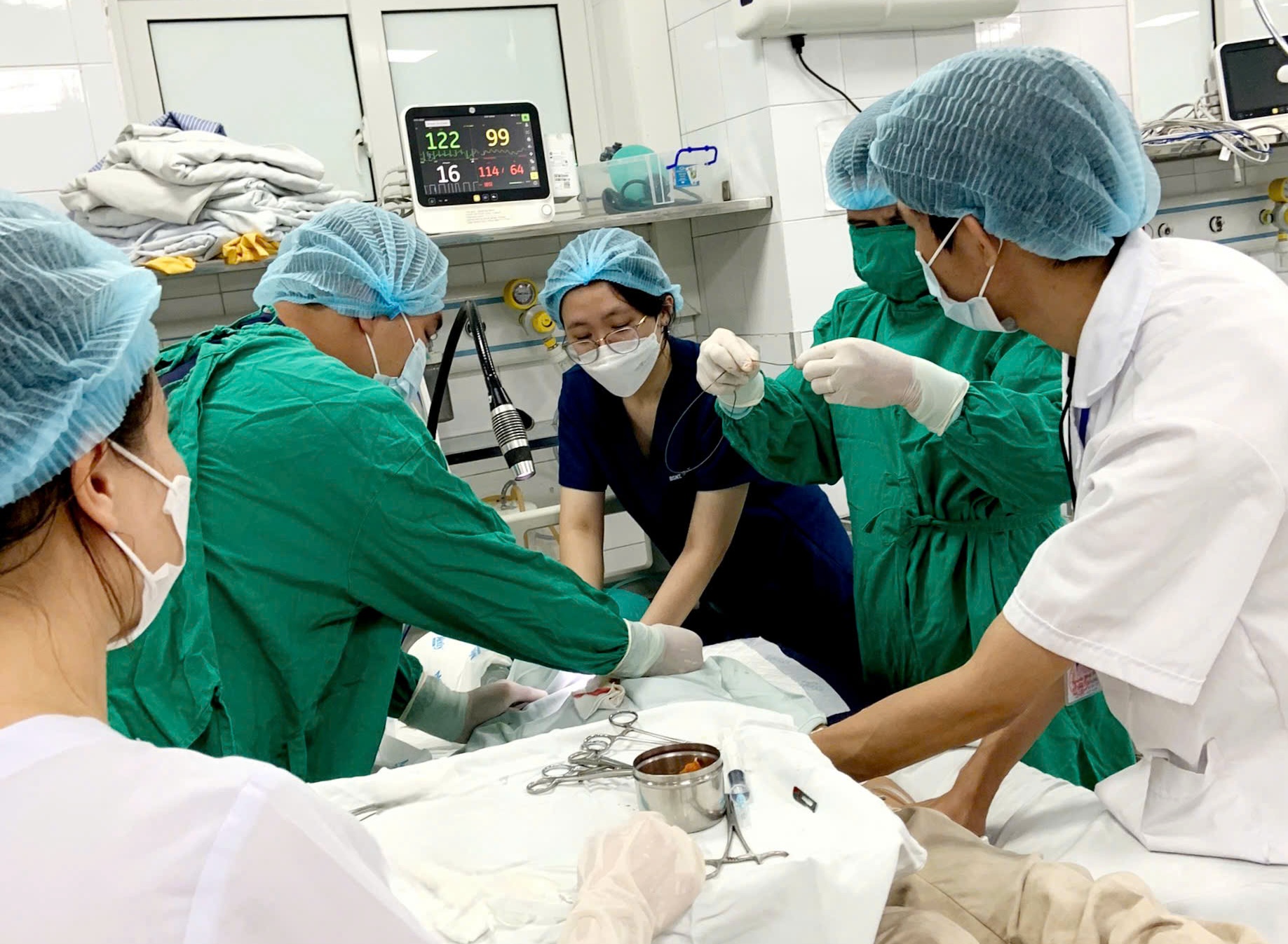 Sau bữa tối, nam thanh niên hôn mê trong phòng trọ- Ảnh 1.