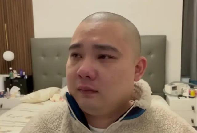 Quá chén, streamer khoe những thứ "không nên khoe" cho fan xem rồi "bay luôn" cả sự nghiệp- Ảnh 2.