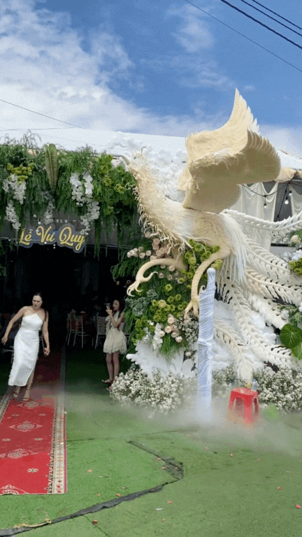 Độc lạ cổng cưới “hàng khủng” ở miền Tây gây sốt MXH: Nhìn tưởng tốn hàng trăm triệu, hóa ra cực rẻ- Ảnh 2.