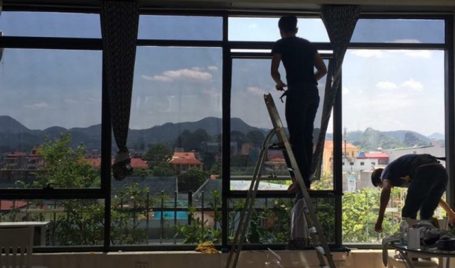 Dán phim cách nhiệt nhà mát được hơn bao nhiêu? Người dùng làm thử nghiệm đưa ra con số- Ảnh 1.