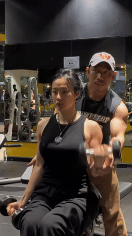 Lộ cảnh tập luyện giúp Angela Phương Trinh thành cô gái lực điền cơ bắp gây xôn xao cõi mạng- Ảnh 1.