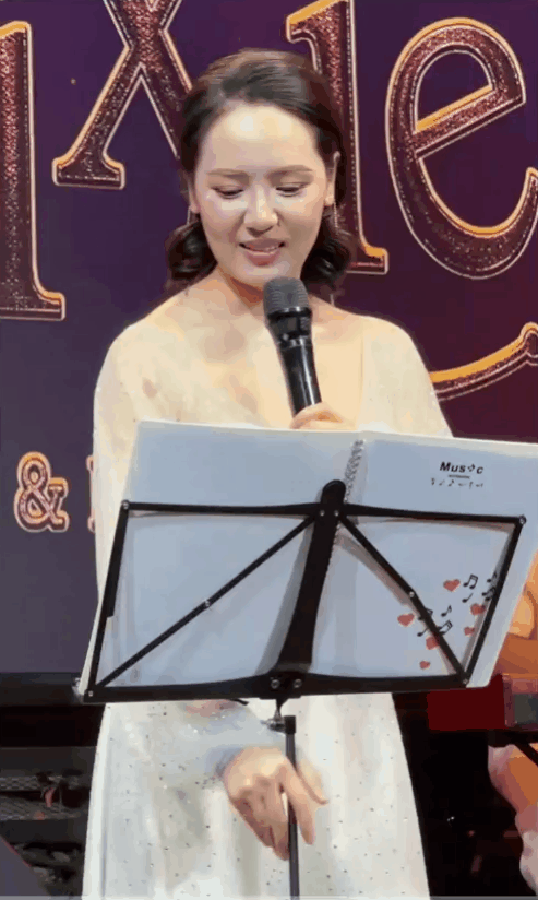 Nữ ca sĩ 2 lần từ chối show Chị Đẹp, nói thẳng 1 Em Xinh: “Ba mấy tuổi đầu còn đi thi”- Ảnh 1. Nữ ca sĩ 2 lần từ chối show Chị Đẹp, nói thẳng 1 Em Xinh: “Ba mấy tuổi đầu còn đi thi”- Ảnh 1.