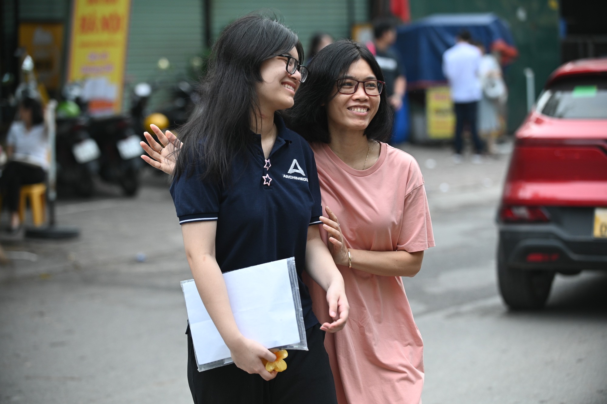 Sĩ tử đi thi thời nay: Sướng!- Ảnh 1.
