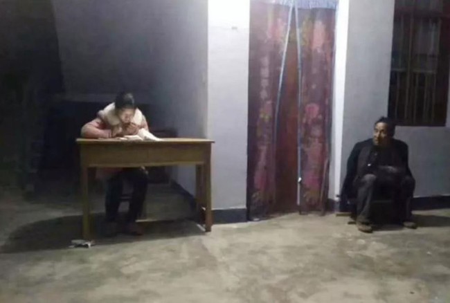 Bức ảnh chụp từ năm 2020 nhưng đến năm 2025 vẫn khiến d&acirc;n mạng vừa xem vừa kh&oacute;c nức nở!- Ảnh 1.