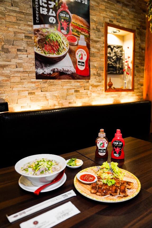 Yêu thích một loại tương ớt đến từ Việt Nam, giới trẻ Nhật lan tỏa hình ảnh kết hợp với nhiều món ăn- Ảnh 4.