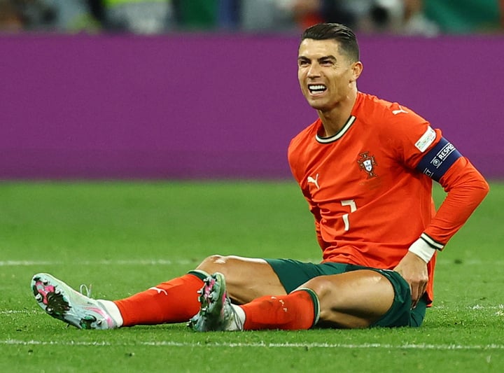 Ronaldo nén đau giành cúp ở tuổi 40: Vì Bồ Đào Nha, gãy chân cũng chịu- Ảnh 1.