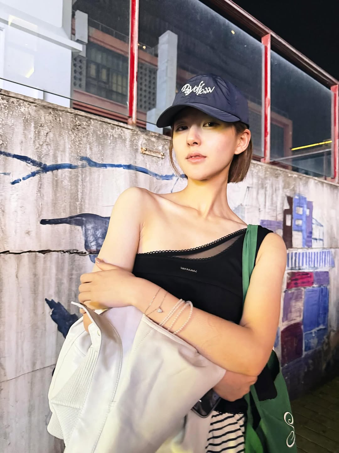 Triệu Lộ Tư cắt phăng mái tóc dài: Visual thăng hạng thấy rõ, style ngày càng lên hương- Ảnh 13.
