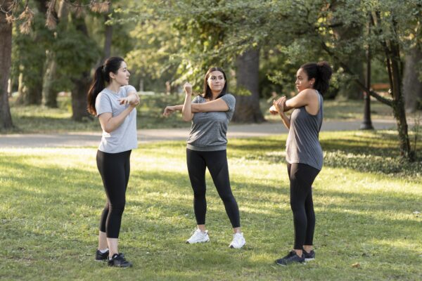 Sau tuổi 40 chịu khó duy trì những thói quen này, chị em sẽ giảm đáng kể nguy cơ ung thư: Toàn lời khuyên của chuyên gia!- Ảnh 1.