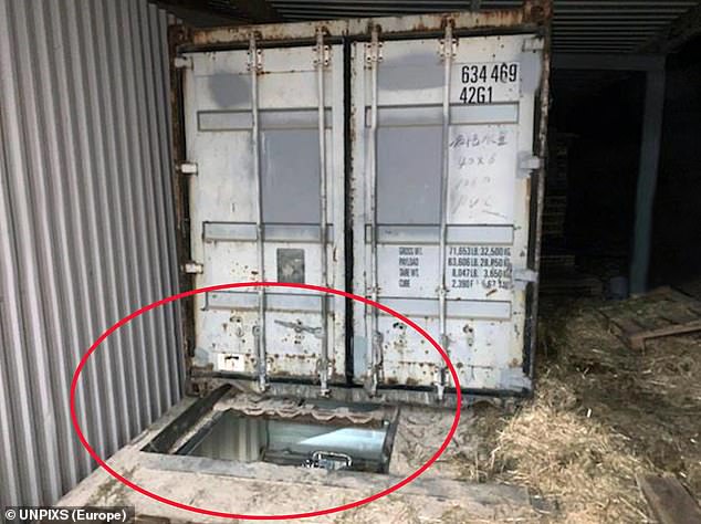 Sâu 4 mét dưới lòng đất: Cảnh sát phát hiện nhà máy thuốc lá giả, lợi nhuận "khủng" hơn 19 tỷ/tuần- Ảnh 2.