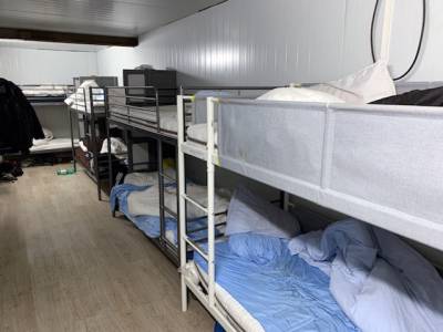 Sâu 4 mét dưới lòng đất: Cảnh sát phát hiện nhà máy thuốc lá giả, lợi nhuận "khủng" hơn 19 tỷ/tuần- Ảnh 4.