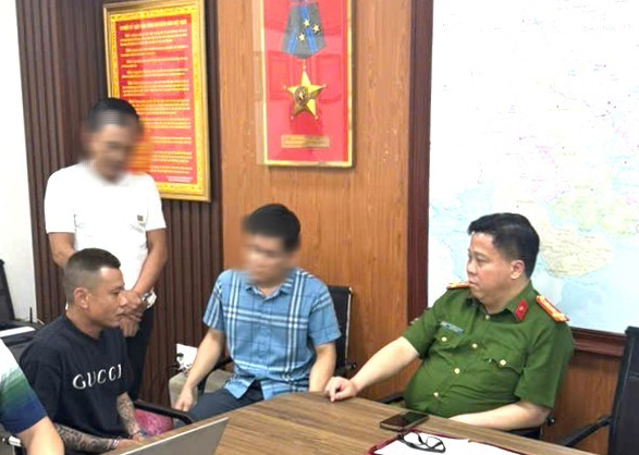 Truy bắt người đàn ông đi xe SH gây án giữa phố đông- Ảnh 1.