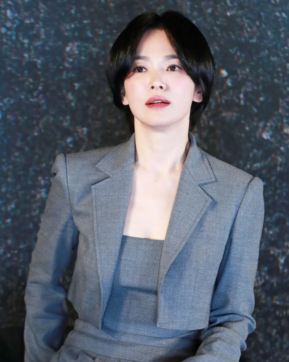 Kiểu tóc “Boy Bob” do Song Hye Kyo lăng xê đang gây sốt, hiệu quả trẻ hóa nhan sắc tuyệt đỉnh- Ảnh 7.