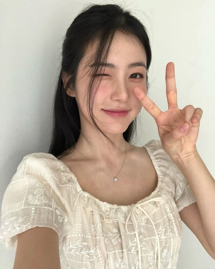 Hướng dẫn dùng Retinol đúng cách, da bị nổi mụn khi dùng có phải là điều bình thường?- Ảnh 3.