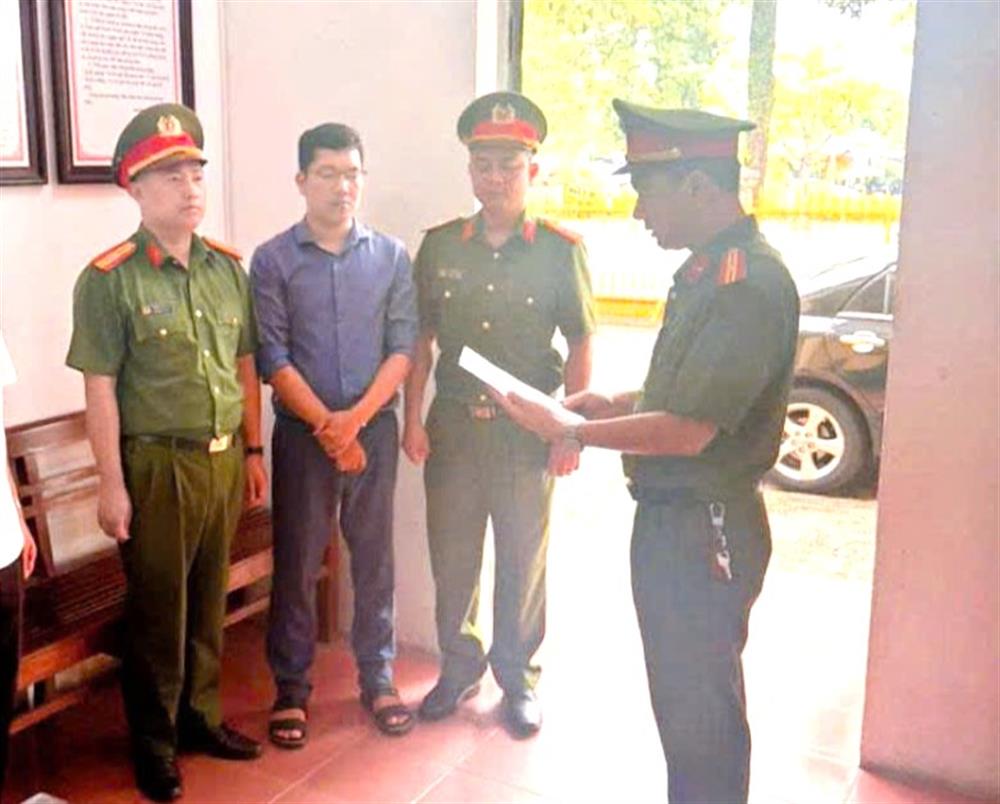Kế toán trường cấp 2 thu BHYT của 523 học sinh tổng cộn gần 500 triệu đồng, nhưng chỉ nộp 200 em, còn lại giữ tiêu xài- Ảnh 1.