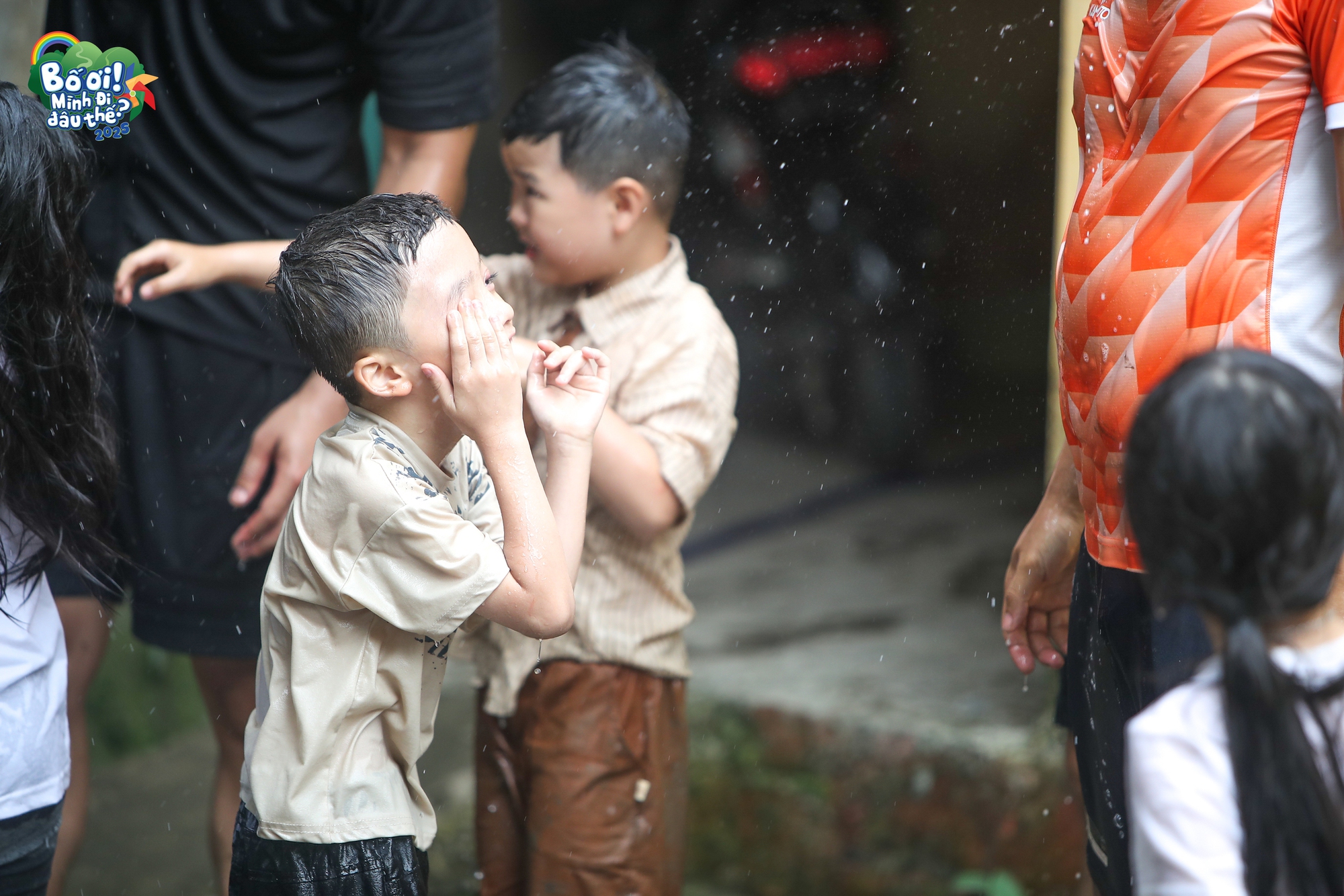 "Bố ơi mình đi đâu thế? 2025" - Tập 7: Khi chiếc điều hòa trở thành bài học đầu đời về lòng biết ơn- Ảnh 12.