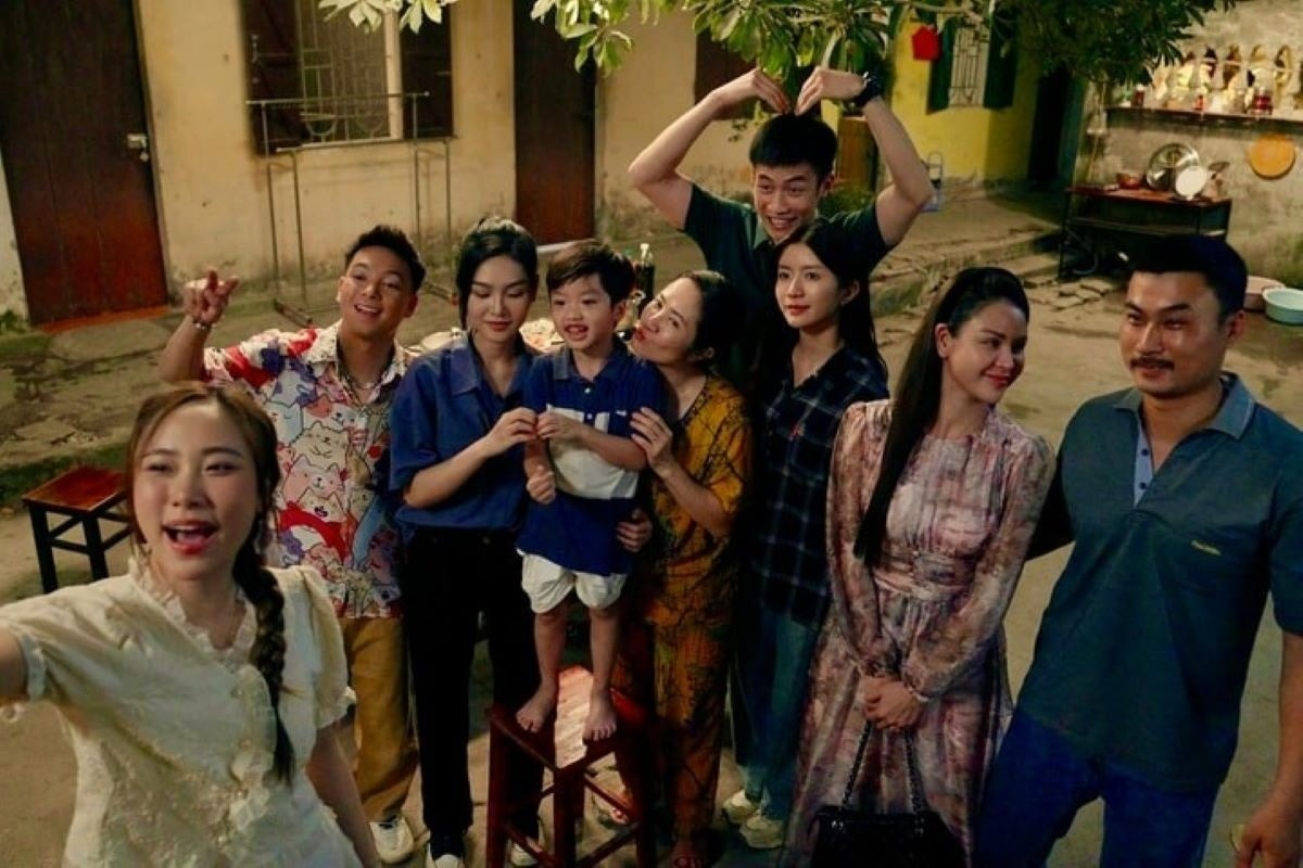 Chưa từng thấy phim Việt giờ vàng nào lố đến cỡ này, xem nữ chính diễn nét thơ thẩn mà ngại thay- Ảnh 1.