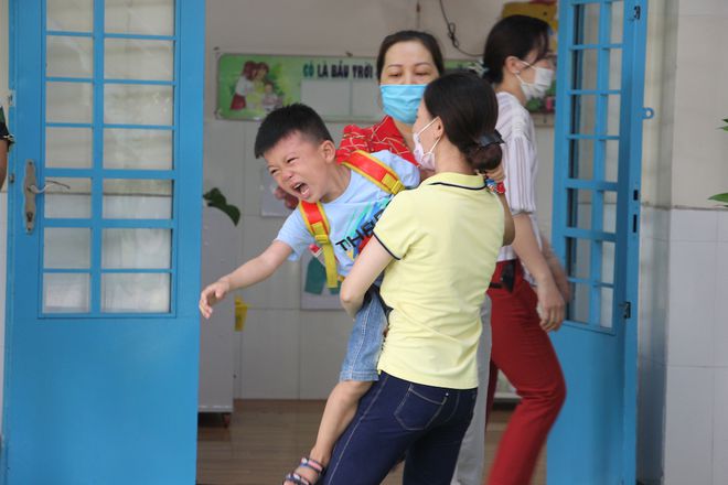 Không cần "soi" camera thường xuyên, chỉ cần hỏi trẻ 7 câu này để xác định con có đang được AN TOÀN hay không- Ảnh 1.