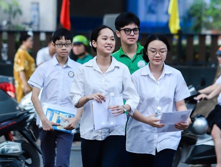 Đề tốt nghiệp "sát thủ", dự báo điểm chuẩn giảm- Ảnh 1.