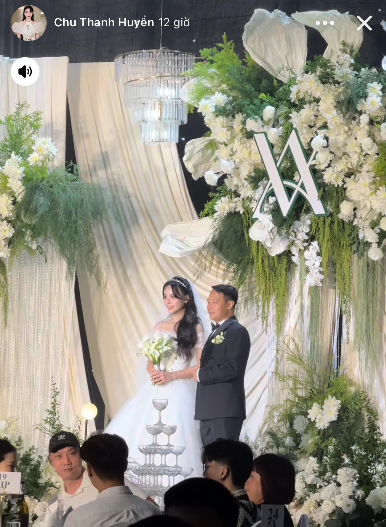 Chu Thanh Huyền mang cả mỹ phẩm đến SVĐ quảng cáo bất chấp lùm xùm, đi ăn cưới HLV của Quang Hải cũng làm 