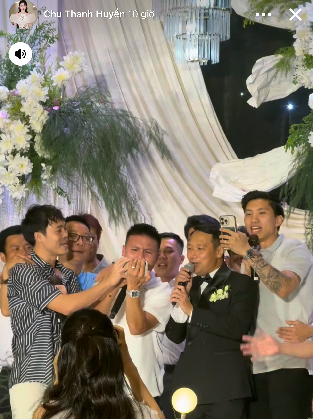 Chu Thanh Huyền mang cả mỹ phẩm đến SVĐ quảng cáo bất chấp lùm xùm, đi ăn cưới HLV của Quang Hải cũng làm 