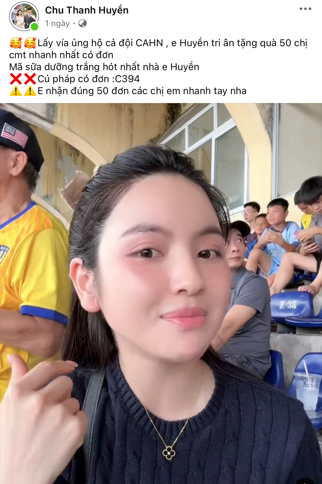 Chu Thanh Huyền mang cả mỹ phẩm đến SVĐ quảng cáo bất chấp lùm xùm, đi ăn cưới HLV của Quang Hải cũng làm 