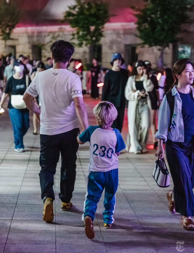 Lời chia tay từ Seoul: Khi Squid Game không chỉ là một trò chơi hay bộ phim- Ảnh 8. Lời chia tay từ Seoul: Khi Squid Game không chỉ là một trò chơi hay bộ phim- Ảnh 8.
