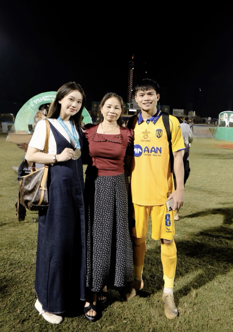 Vợ Hồ Văn Cường lộ rõ vòng 2 lùm lùm, hé lộ mối quan hệ với mẹ chồng- Ảnh 1.
