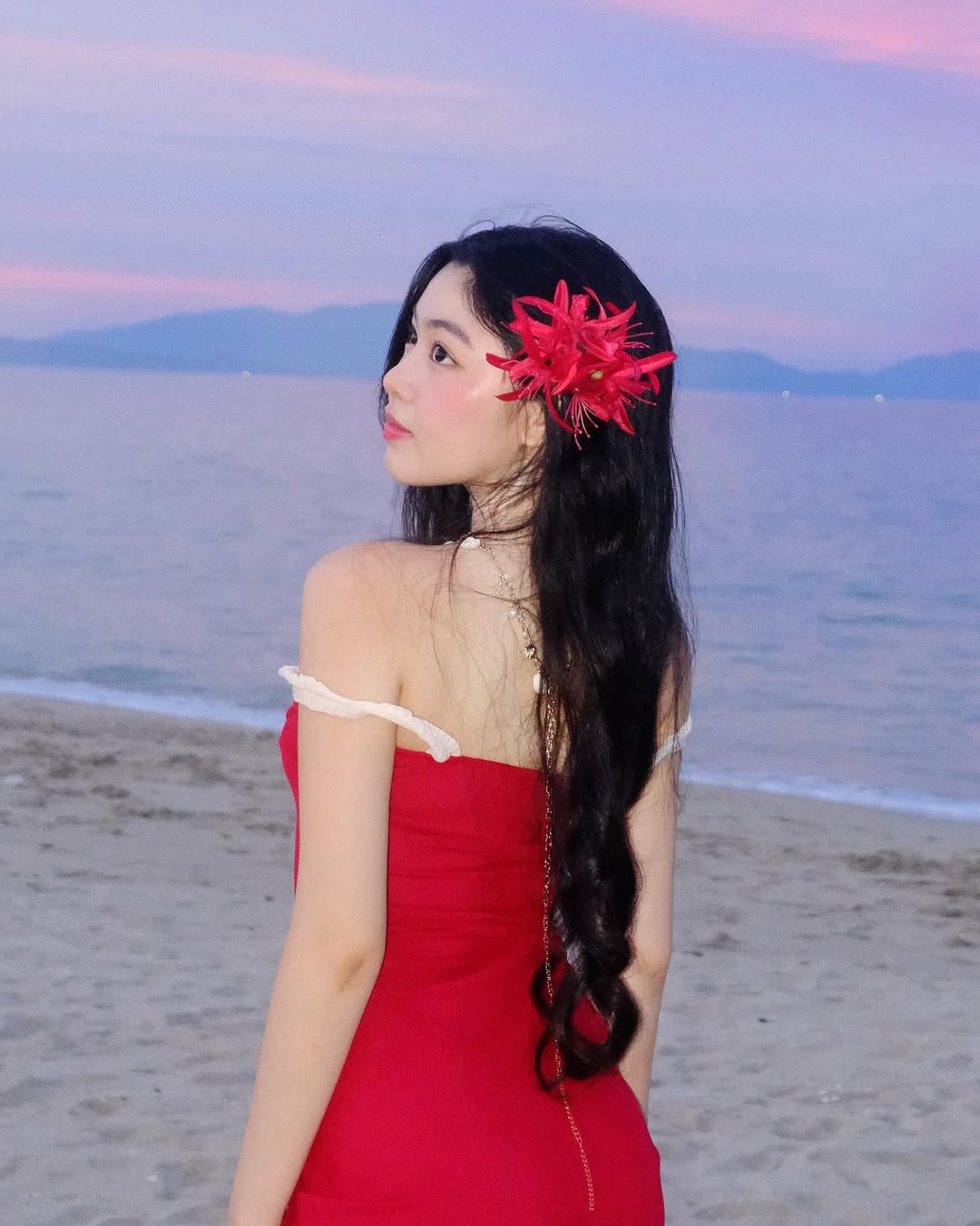 Dụi mắt 1000 lần mỗi khi Lọ Lem xả ảnh đi biển: Visual nàng thơ, style 10 điểm- Ảnh 1.