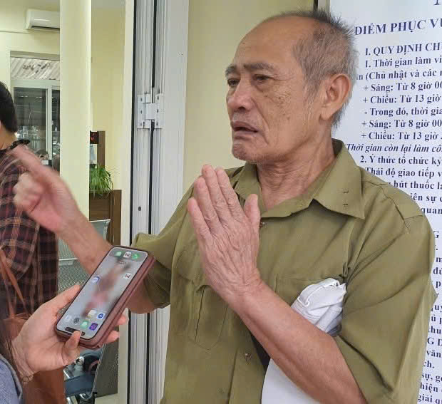 Những hình ảnh đầu tiên trên cả nước trong ngày lịch sử: Cặp đôi háo hức đăng ký kết hôn, pano chào mừng ngập tràn phố phường- Ảnh 19.