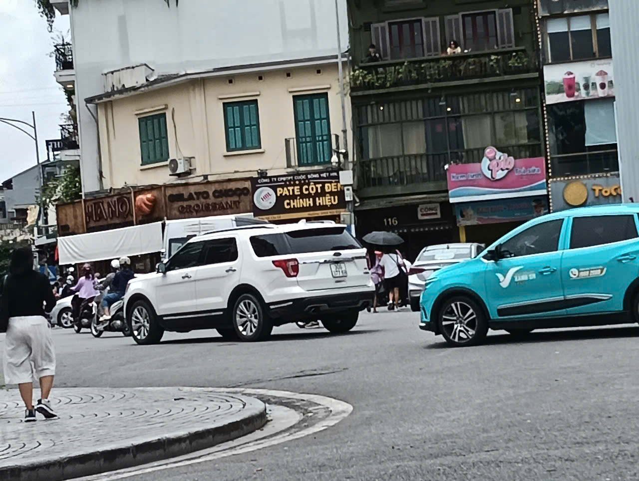 Đoàn du khách tố bị tài xế taxi "chặt chém" 1,5 triệu đồng cho đoạn đường chỉ vài trăm mét gần hồ Hoàn Kiếm- Ảnh 2.