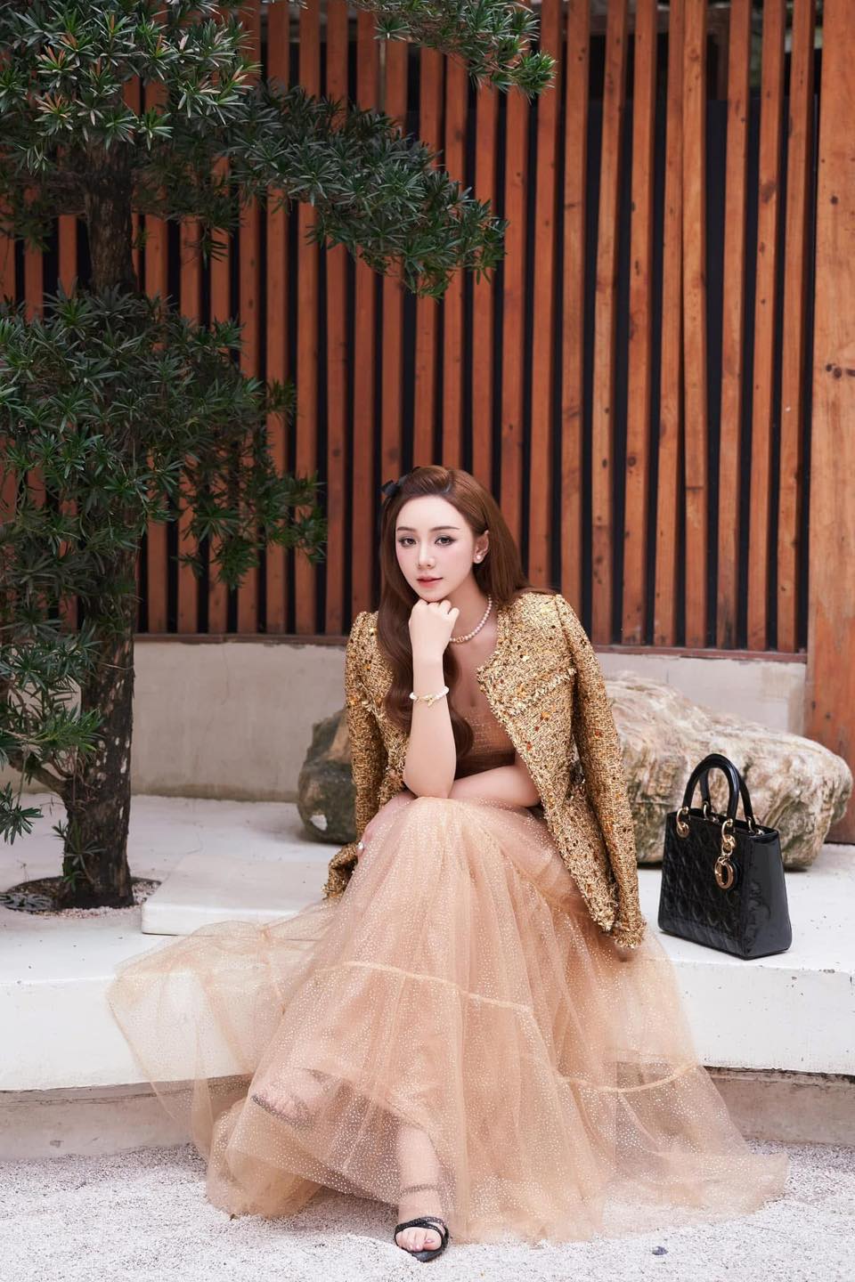 Lộ diện phú bà mới của