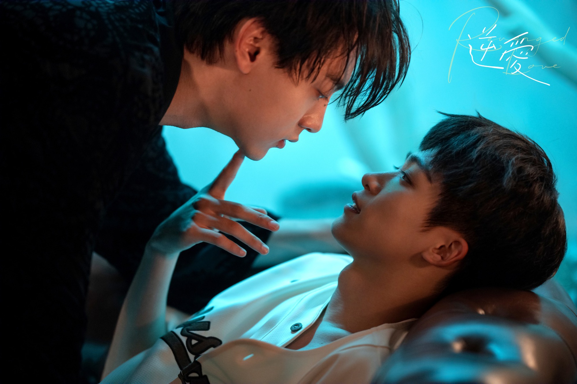 Cấm sóng “hot boy đam mỹ” bị 5 cô gái phốt không ngừng nghỉ, bạn diễn phất được 10 ngày cũng chung cảnh ngộ- Ảnh 2. Cấm sóng “hot boy đam mỹ” bị 5 cô gái phốt không ngừng nghỉ, bạn diễn phất được 10 ngày cũng chung cảnh ngộ- Ảnh 2.