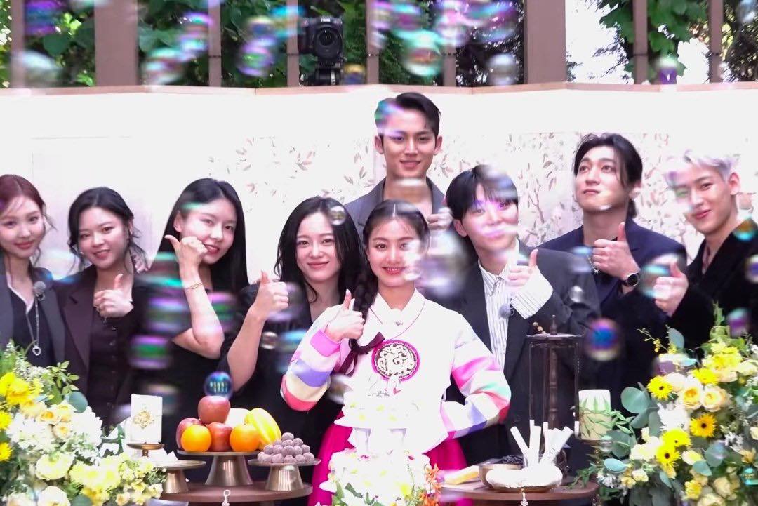 Nữ ca sĩ 28 tuổi có kinh nghiệm làm việc 20 năm, 1 bức ảnh nhìn mà sốc- Ảnh 2. Nữ ca sĩ 28 tuổi có kinh nghiệm làm việc 20 năm, 1 bức ảnh nhìn mà sốc- Ảnh 2.