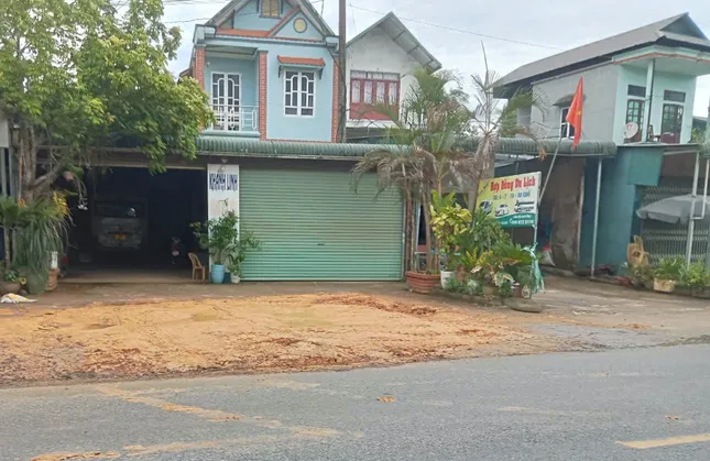 Tin mới vụ hố tử thần 'há miệng' bên quốc lộ ở Phú Thọ- Ảnh 1.